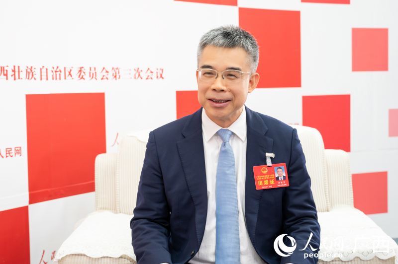 黃智宇代表接受專訪。人民網(wǎng)記者 嚴(yán)立政攝